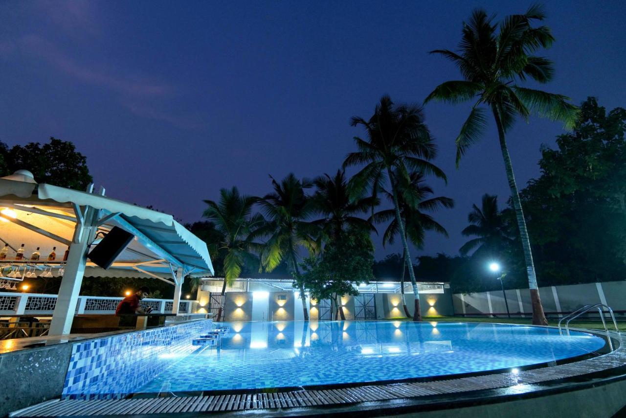 Gold Beach Villa Даман Екстериор снимка